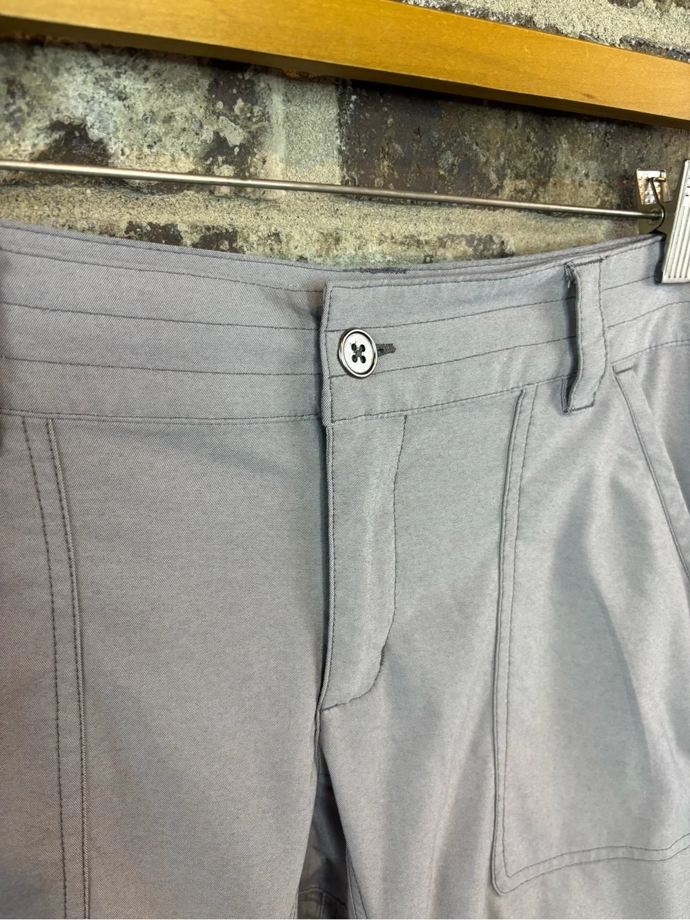 Columbia Womens Light Gray Cropped Cargo Pants Size 8